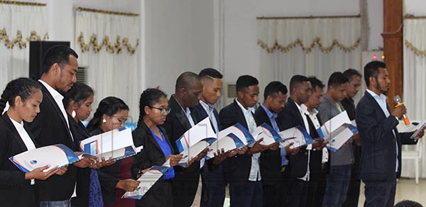 “Karteira Profisionál Vale Liu Kuandu Bele Muda Ema Nia Hanoin”