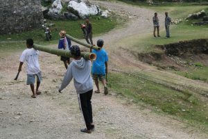 Komunidade Suku Hae-coni husu Governu loke estrada no liña eletrisidade