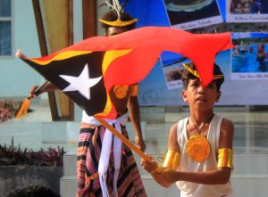 Administradór Covalima husu komunidade dada-sa’e bandeira RDTL iha uma oin