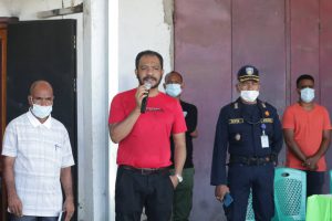 Ministru Fidelis husu komunidade Bobonaro partisipa vasina no labele fiar hoax