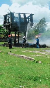 Bombeiru la konsege salva ahi-han uma-tradisionál Leiaval