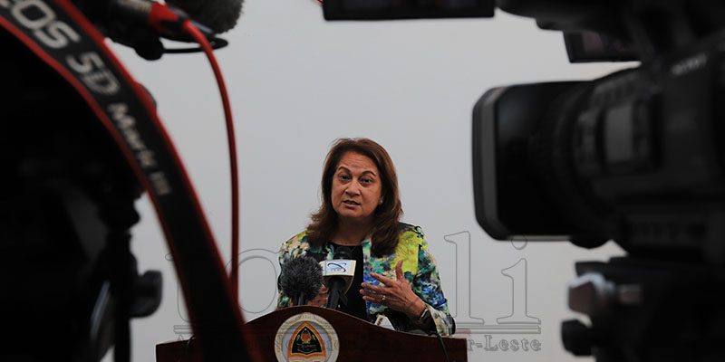 Embaixadora Inês Almeida prefere empreza australiana entrevista direta traballadór
