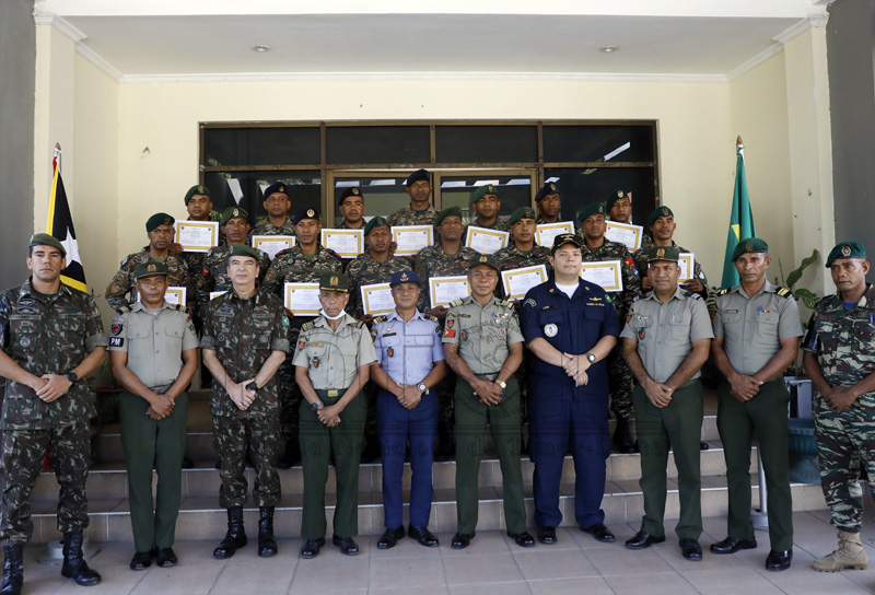 Membru F-FDTL nain-15 finaliza formasaun seguransa ba alta entidade