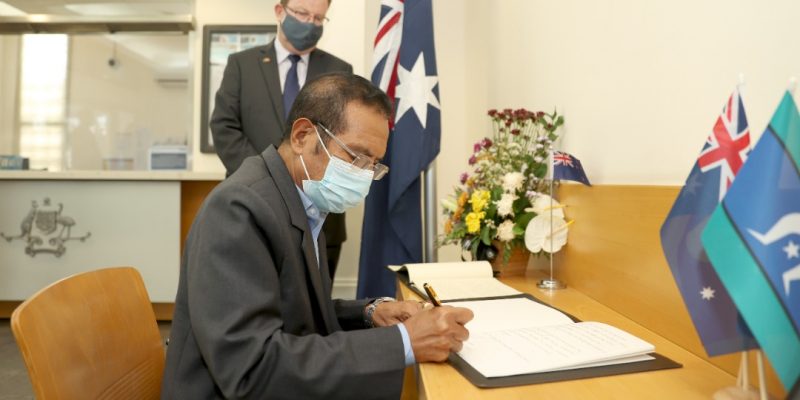 PM Taur asina livru kondolénsia ba falesimentu Liurai-Feto Elizabeth II