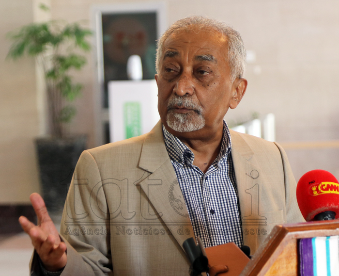 Mari Alkatiri husu Governu rezolve problema uma kain-hitu iha Becuse