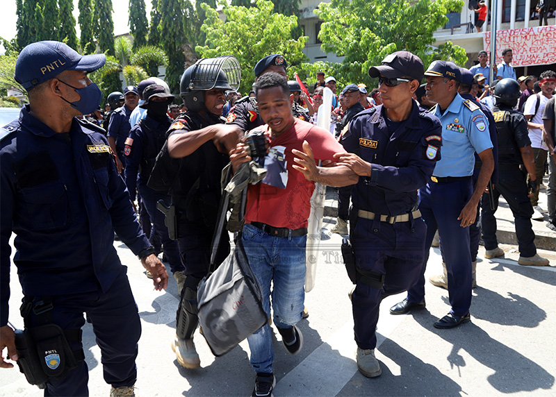PNTL Dili detein manifestante na’in-39