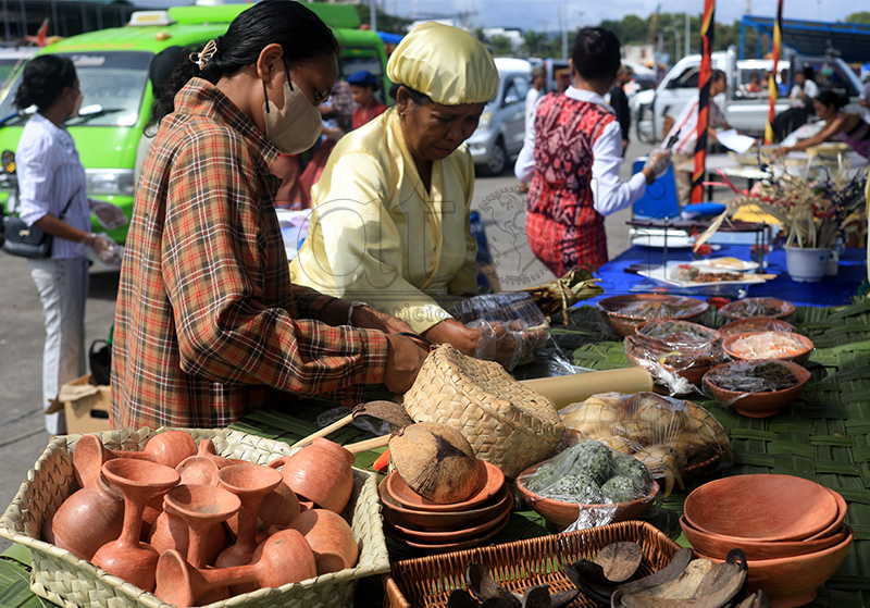 FOTO ATUÁL: Kompetisaun te’in ai-han lokál iha Portu Dili