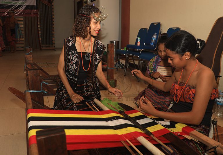 Suru Tais Timor