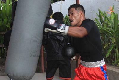 El Matadór Délio Mouzinho halakon boxista Indonézia Burhanudin Aduraf