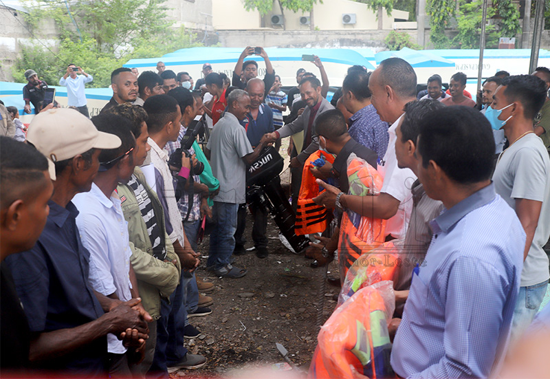 Governu entrega béro fiberglass ho nia-mákina tasi ba grupu peskadór sanulu  