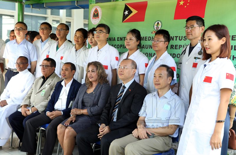 FOTO ATUÁL: Xina entrega medikamentu no ekipamentu Laparaskópia ba HNGV