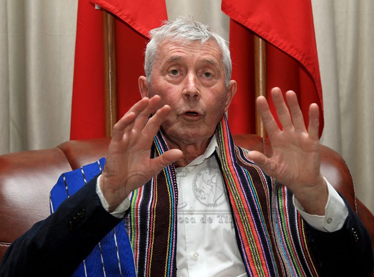 Advogadu Bernard.