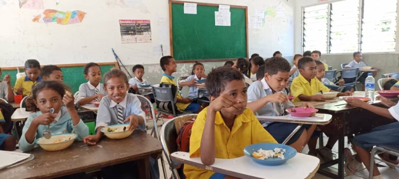 RAEOA implementa ona merenda eskolár ba loron efetivu 52