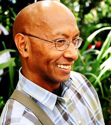 Sai eskritór, importante lee barak – Luís Cardoso