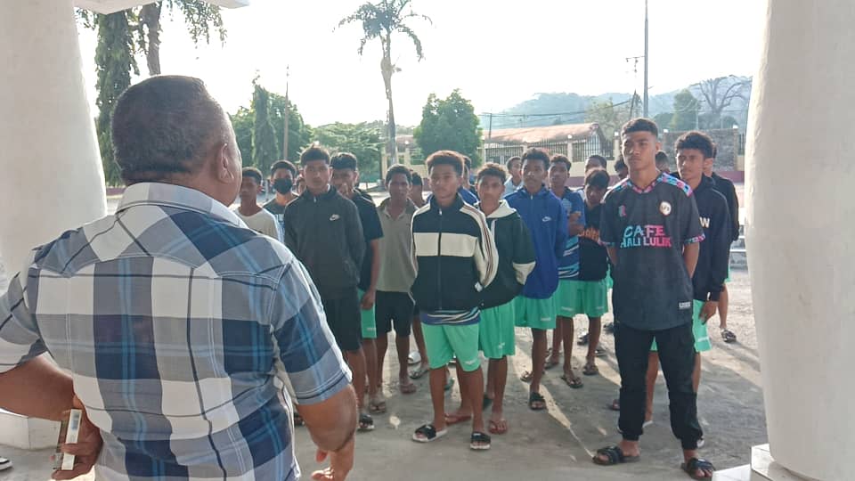 Reprezentante administrasaun Viqueque husu jogadór sub-17 hatudu disiplina durante jogu