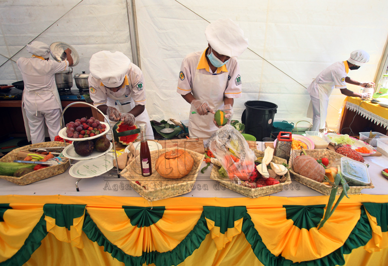 FOTO ATUÁL: Konkursu te’in entre estudante universitáriu sira