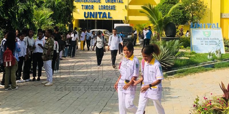 Estudante UNITAL husu MESSK tau atensaun ba reitór nia grau akadémiku