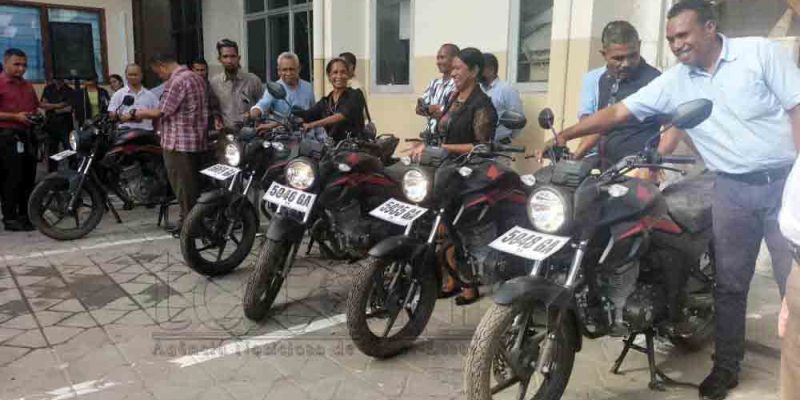 FOTO ATUÁL: Distribuisaun motorizada, komputadór no impresór ba EBC iha TL