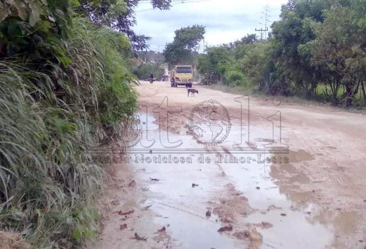 Reparasaun estrada iha Baucau vila apoia husi emprezáriu lokál