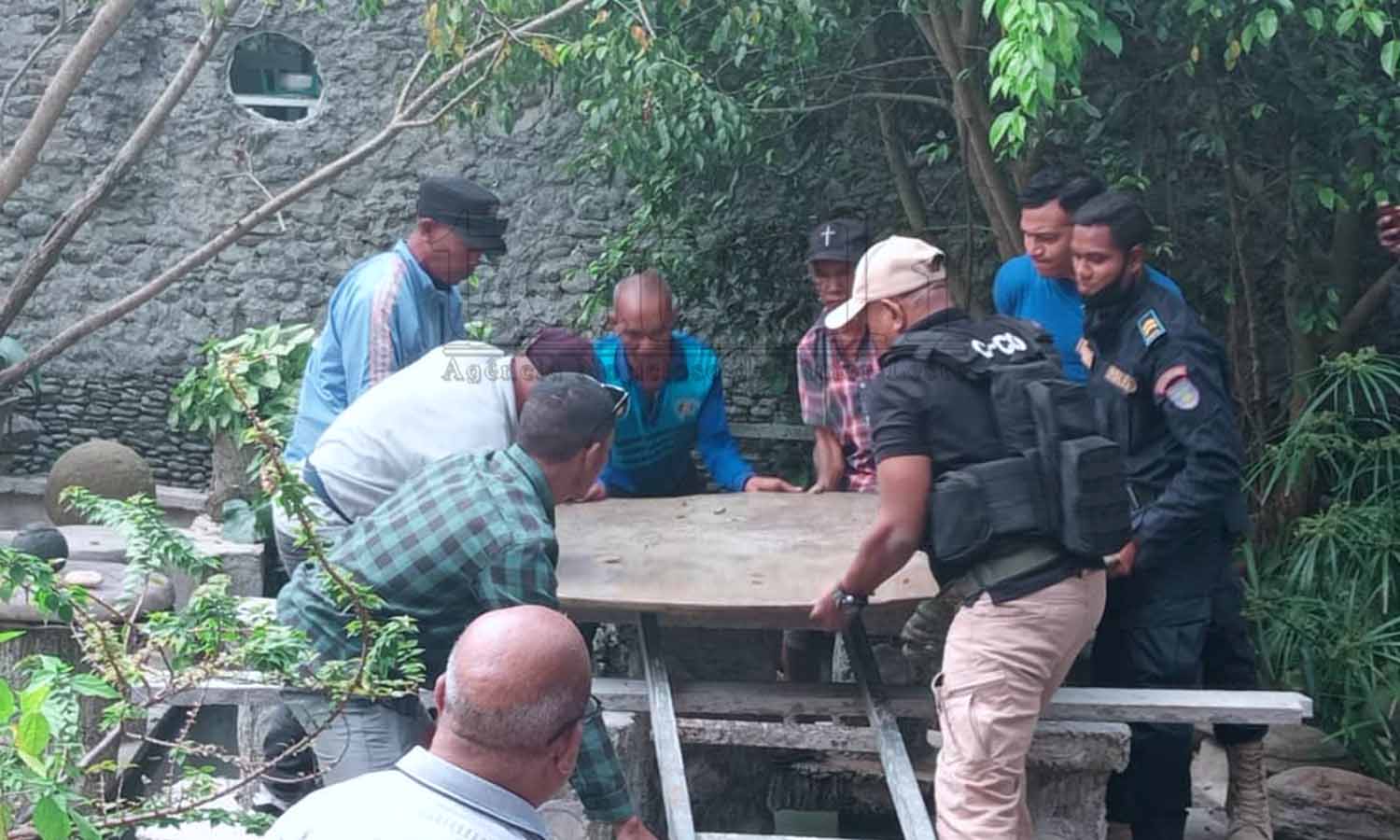 FOTO ATUÁL: Entrega fali fatuk-lulik ba lia-na’in lisan Solo Na’in Feto Betano
