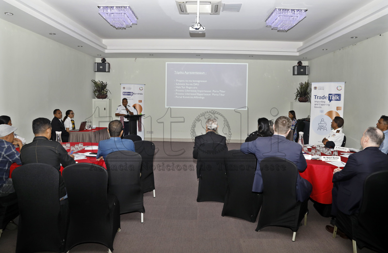 Alfándega-AEMTL disemina informasaun kona-ba esportasaun no importasaun sasán iha Portu Tíbar