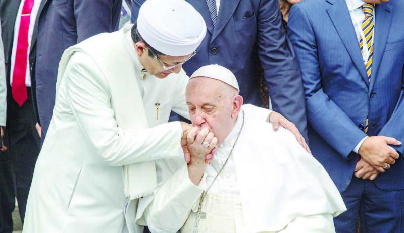 Papa Francisco rai hela mensajen simplesidade ba Indonézia