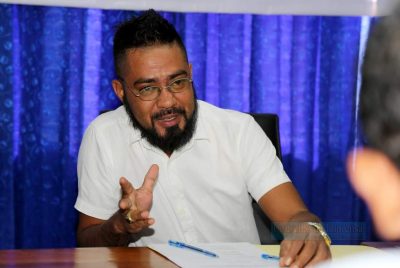 Jornalista tenke kreativu hakerek iha mídia profisionál la’ós iha Facebook