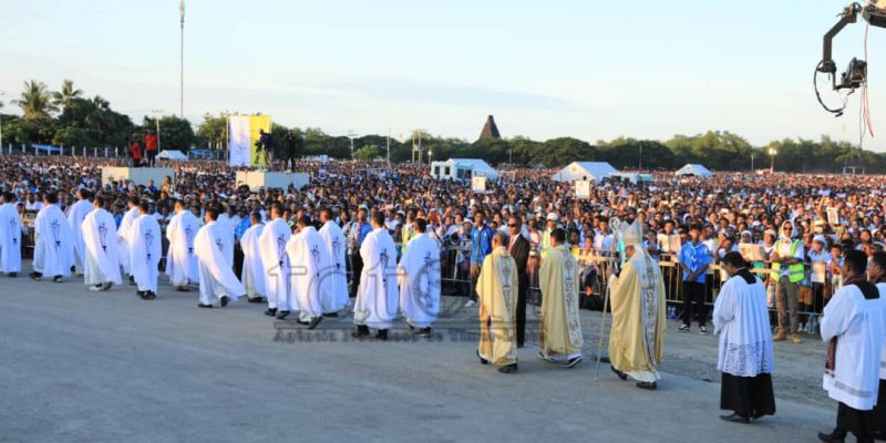 FOTO ATUÁL: Misa funerál Papa Francisco no partisipasaun sarani sira