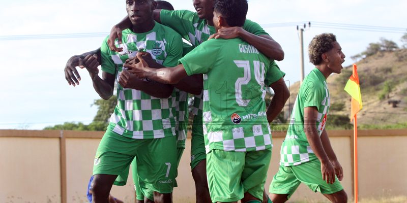 Karketu selebra hikas títulu kampiaun, Coração haksoit-sai husi zona mean