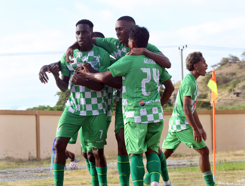 Karketu selebra hikas títulu kampiaun, Coração haksoit-sai husi zona mean