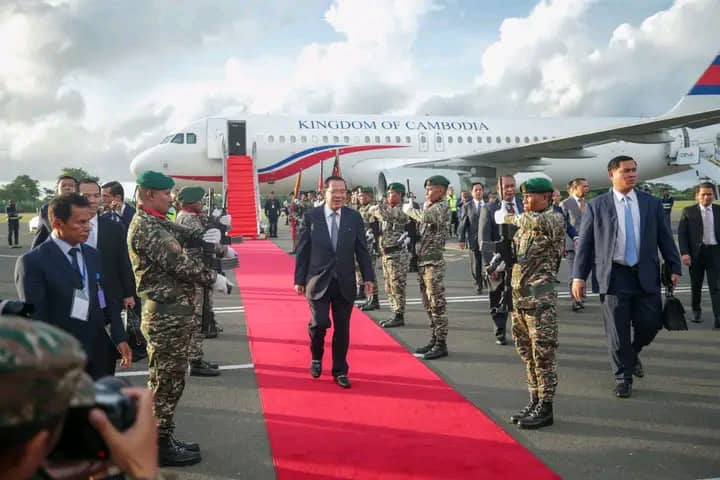 PR Horta simu Hun Sen ho parada militár