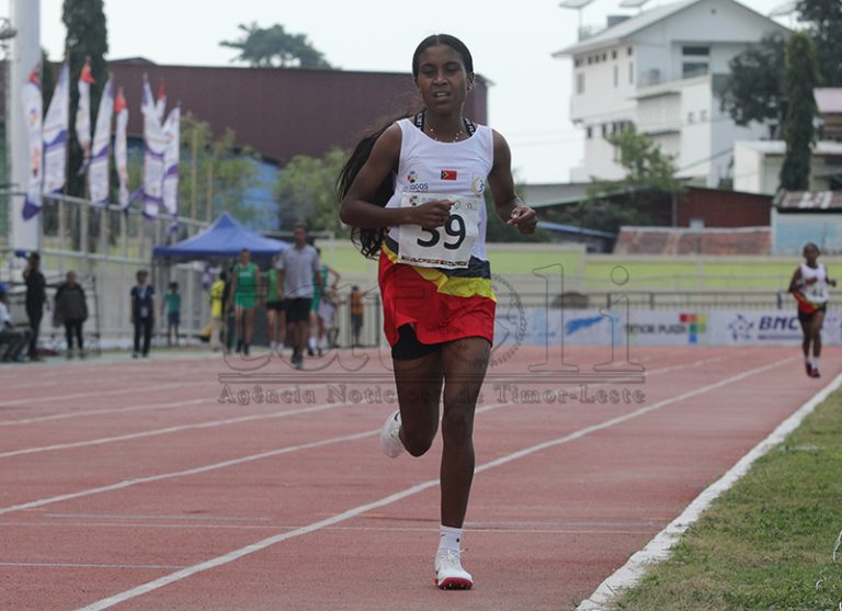 Atleta feto 200 m