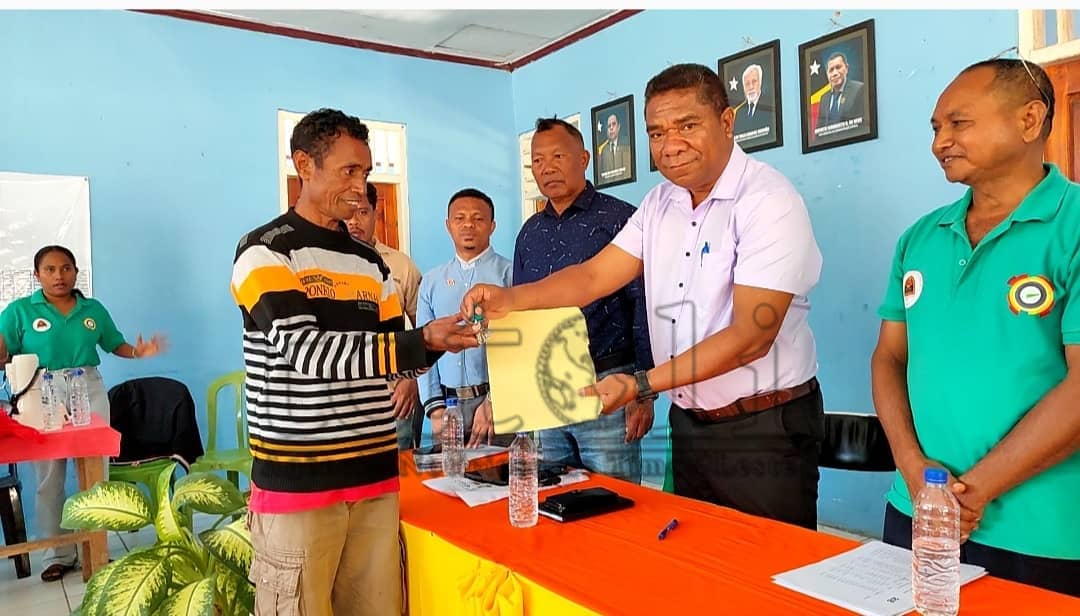 Autoridade Kovalima entrega xave merkadu ba negosiánte iha Beco