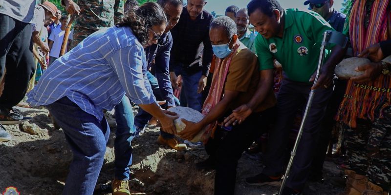 Lansadu primeira pedra monumentu Saudozu “Naroman” no “Onda”