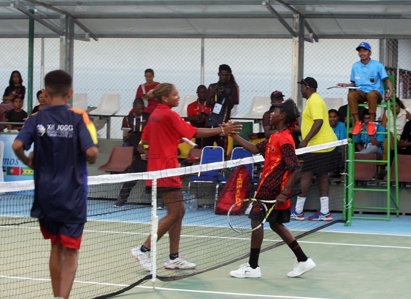 Loron daruak: Atleta femenina Portugál kontinua lidera iha jogu tenis kampu