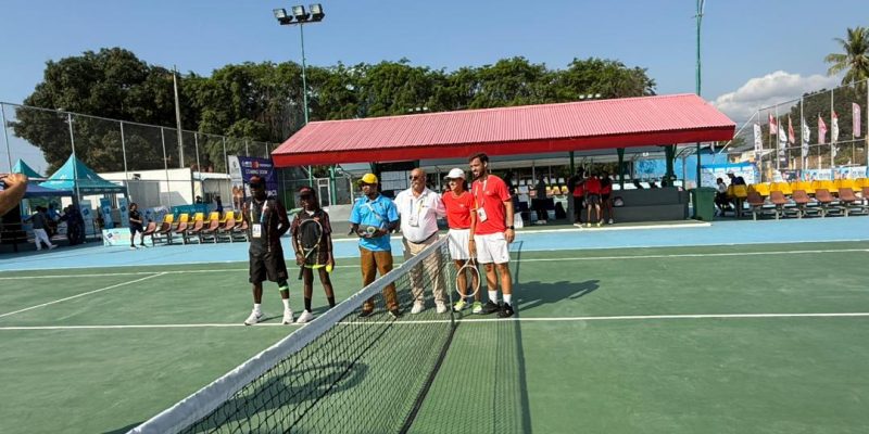 Semi-finál tenis kampu, Portugal ho Mosambike lidera