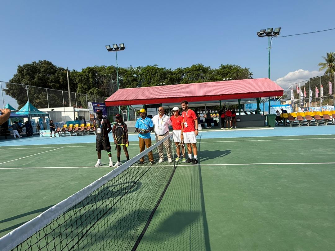 Semi-finál tenis kampu, Portugal ho Mosambike lidera