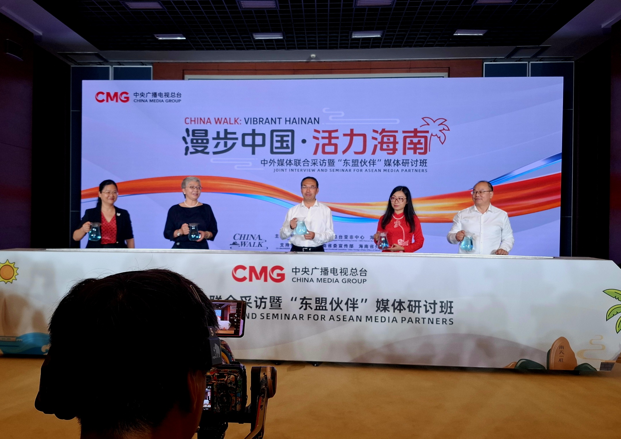 FOTO ATUÁL : “Joint interview no semináriu ba ASEAN media partners”