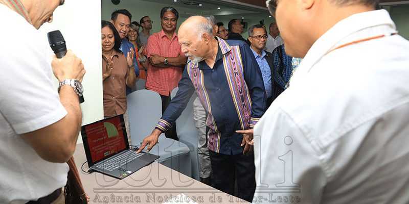 “Imi tenke hakerek imi-nia istória hodi kontra istória ne’ebé Veríssimo nia oan hakerek”