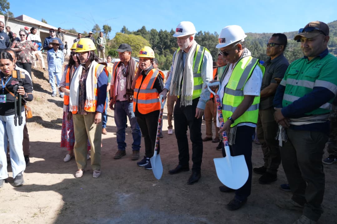 Governu lansa amostra sistema teknolojia fibra ba estrada iha Maubisse