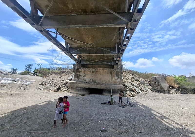 FOTO ATUÁL : Ponte Loés ameasadu monu iha Futuru