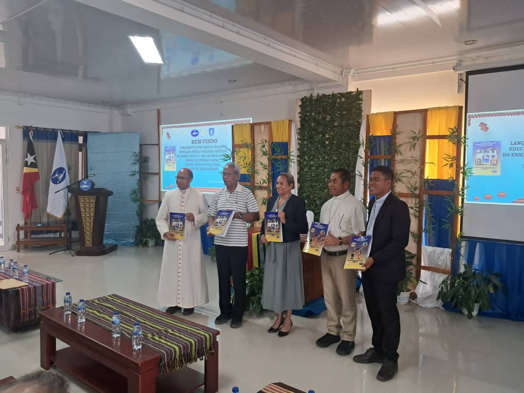 CONECTIL lansa livru manuál Edukasaun Morál no Relijiaun