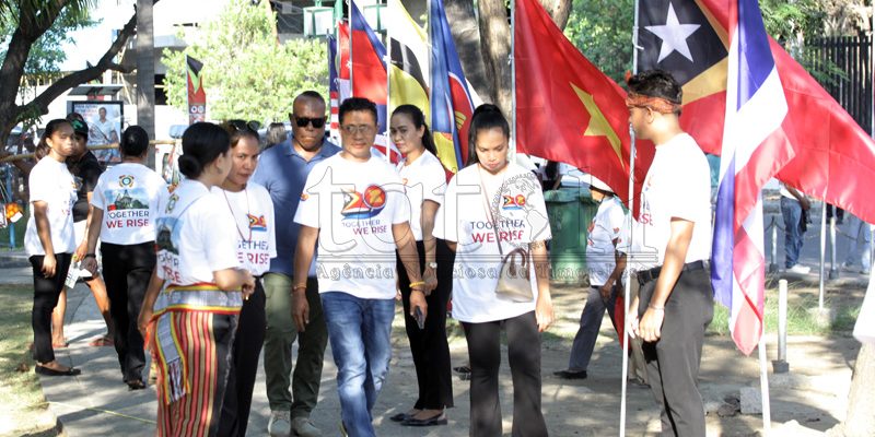 Governu no povu selebra adezaun Timor-Leste ba ASEAN