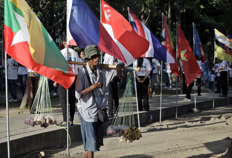 FOTO ATUÁL : Governu hamutuk ho povu selebra Timor-Leste ninian adezaun ba ASEAN