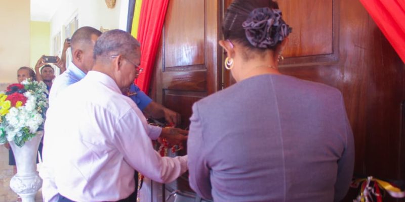 Empreza Irmaun Sandobe entrega reabilitasaun terminál pasajeiru portu Dili ba Governu