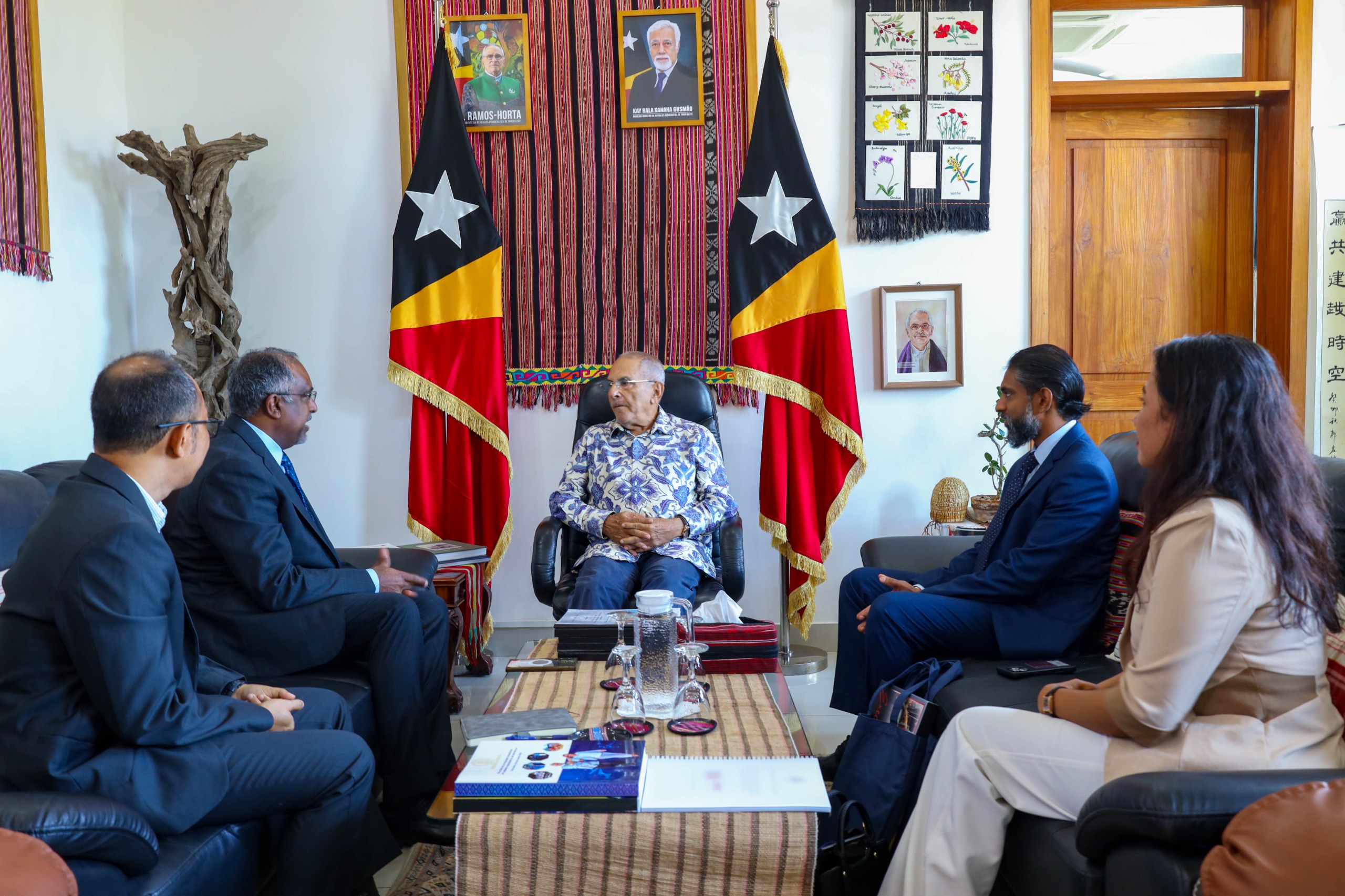 COSMO husi Brunei apoia IOB loke formasaun lian inglés ba joven sira