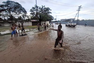 FOTO-ATUÁL : Drainajen no valeta sira nakonu ho lixu hamosu inundasaun