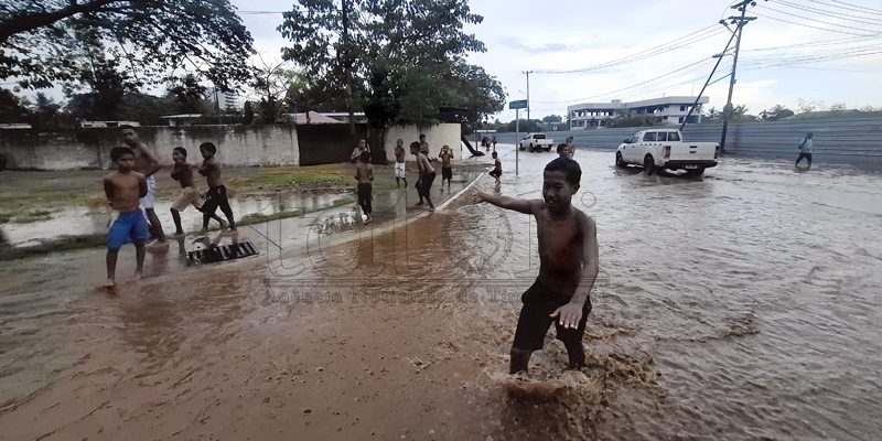 FOTO-ATUÁL : Drainajen no valeta sira nakonu ho lixu hamosu inundasaun