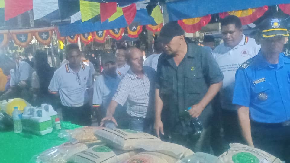 Autoridade Vikeke realiza espozisaun produtu lokál festeja Loron Proklamasaun Independénsia ba da-50