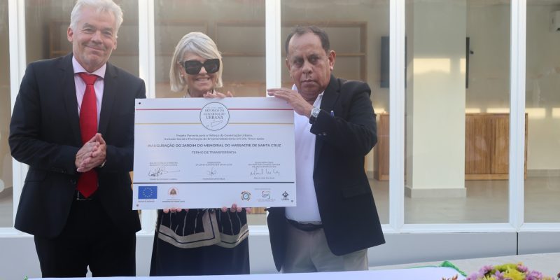Inaugura ona Jardín Memoriál Masakre Santa Krús 